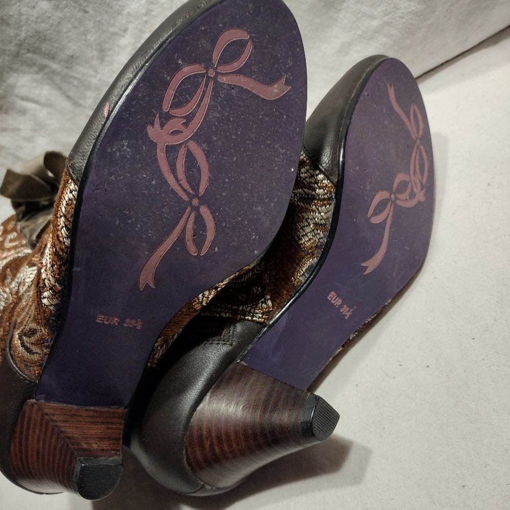 ๐ Poetic Licence || 2.5" Lady Victoria Boots - Picture 8 of 12